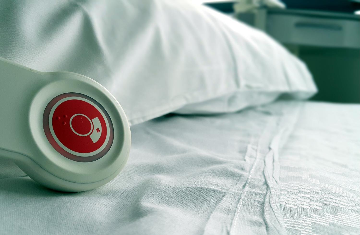 Roter Knopf im Krankenhaus (c) Silvia Tormo / gemeinfrei / pixabay.com