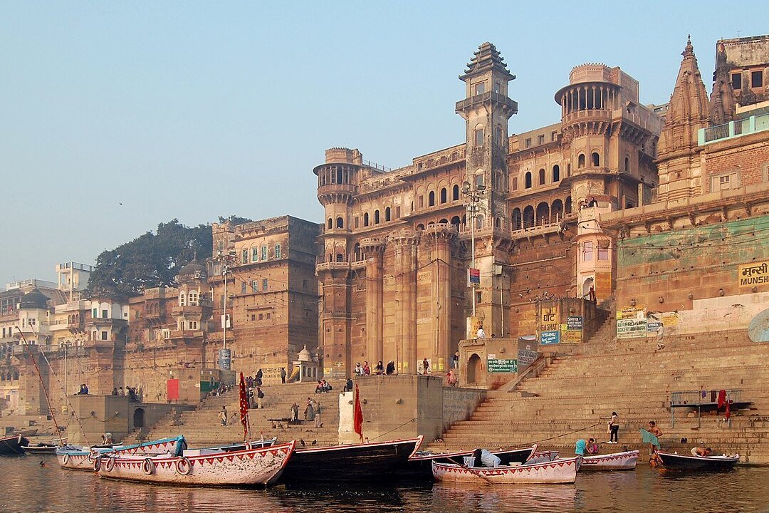 Munshi Ghat in Varanasi (c) Marcin Białek, CC BY-SA 3.0, commons.wikimedia.org
