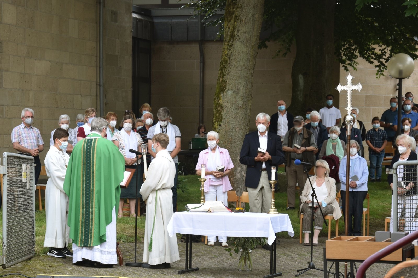 Messe im Freien (c) M. Haschke