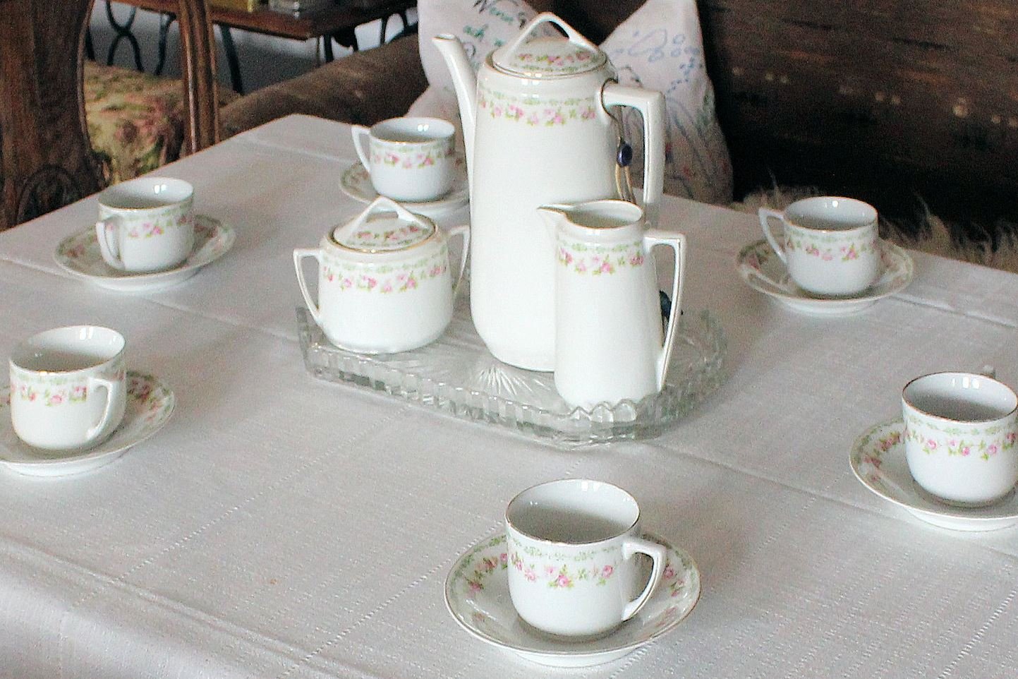 Kaffeetafel (c) Dguendel / CC-BY-SA-4.0 via Wikimedia Commons