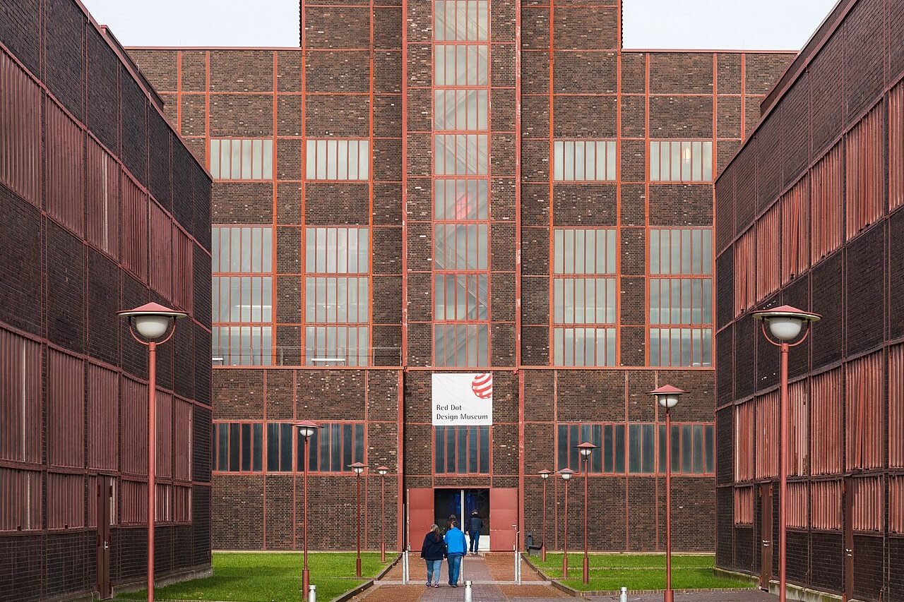 Red Dot Museum (c) Raimond Spekking / CC BY-SA 4.0 (via Wikimedia Commons)