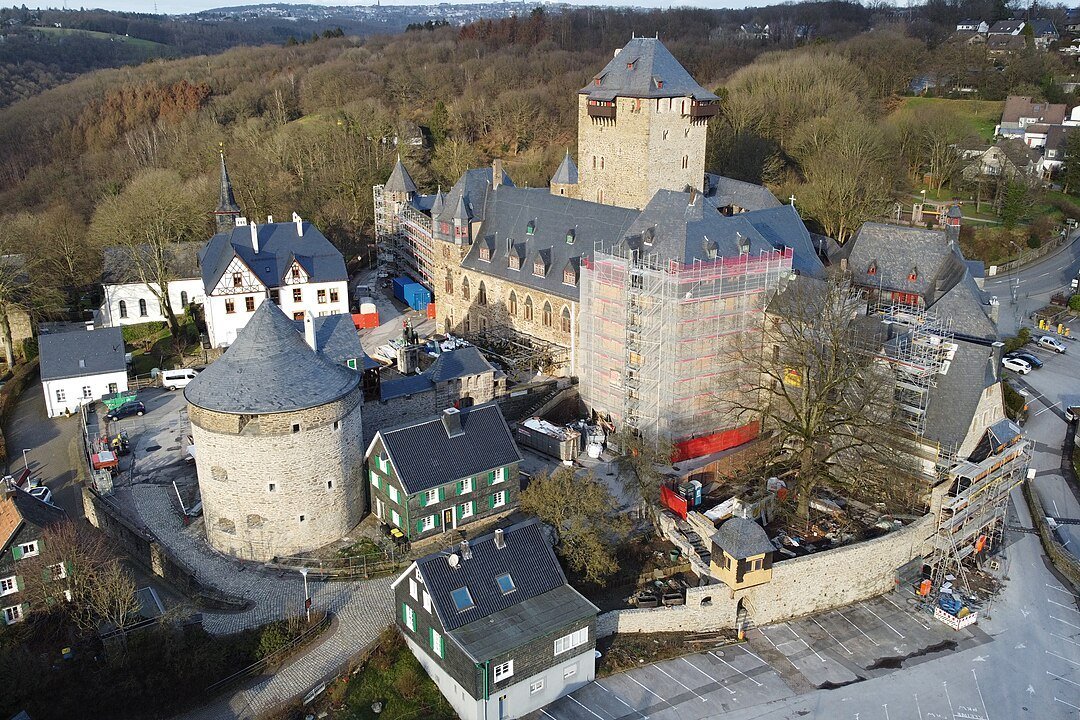 Schloss Burg (c) MarcDiaz83 / CC-BY-SA-4.0 via Wikimedia Commons