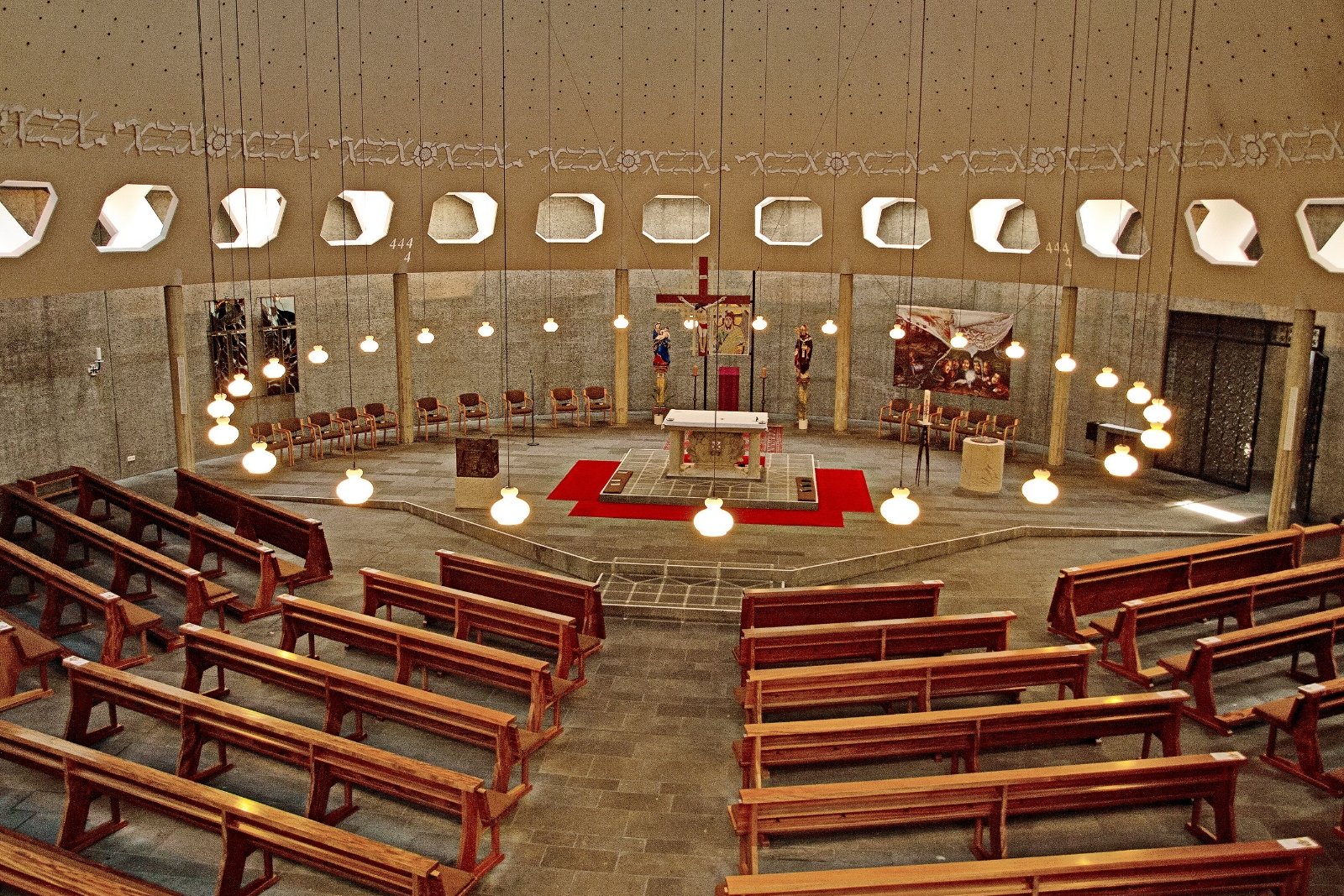 St. Remigius Kirchenraum (c) G. Monschau