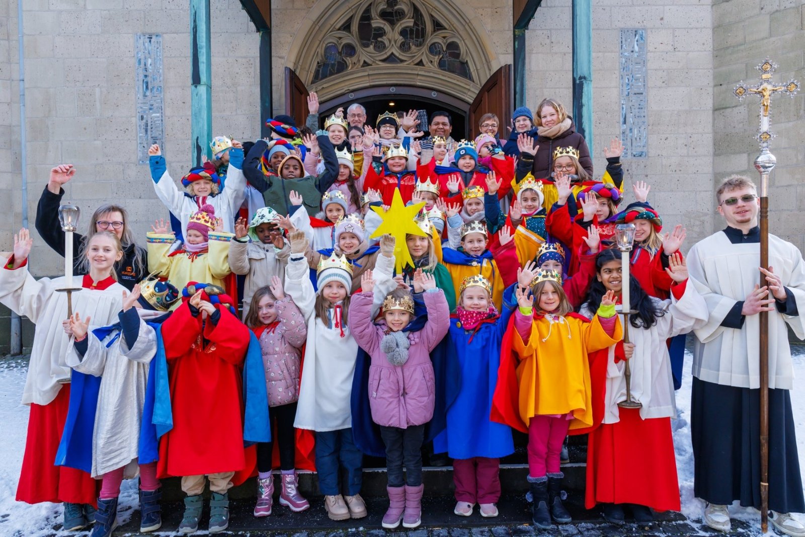 Nach dem Sternsingergottesdienst am 12. 1. 2025 (c) Herbert Gönster