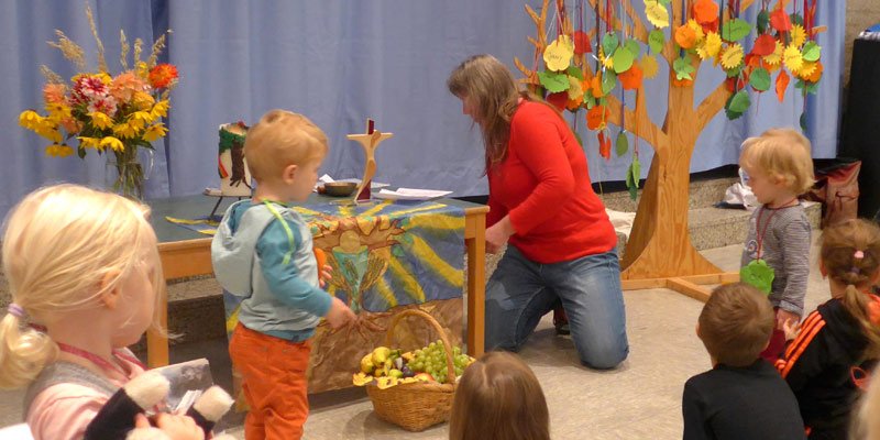 Kleinkindergottesdienst „Wunderkorb“ (c) M. Haschke